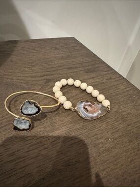 Beige Agate Slice Stretch Bracelet with Gold Trim gels bracelet and cuff